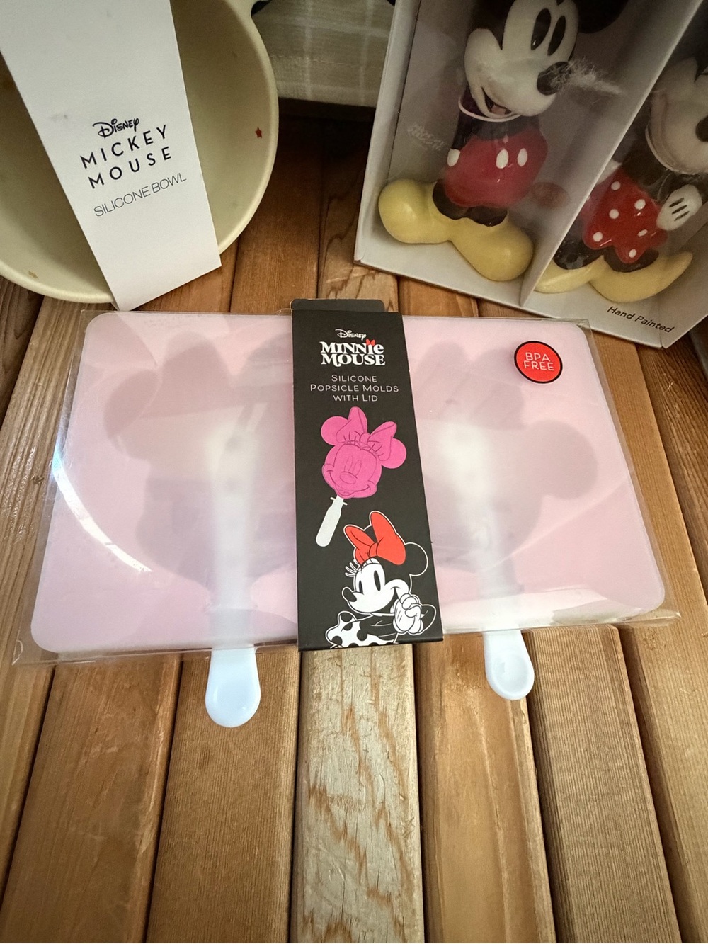 Disney Minnie’s Kitchen Set:Salt Pepper Shakers, Bowl, Popsicle Mold, Towels NWT - Picture 2 of 7